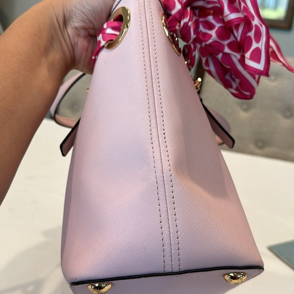 Authentic Michael Kors saffiano bag with scarf - Picture 6 of 13